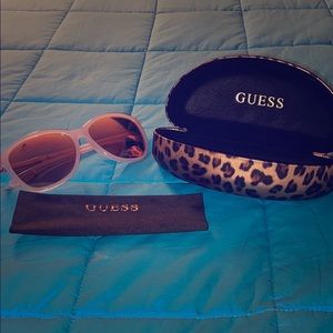 Guess Light Pink Mirrored Sunglasses 🕶